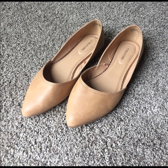 pointed nude flat